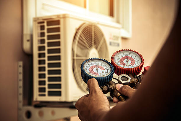 Professional Hvac technician working in Fort White, FL